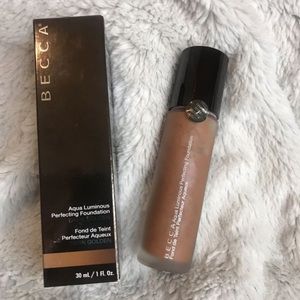 Becca Aqua Luminous foundation